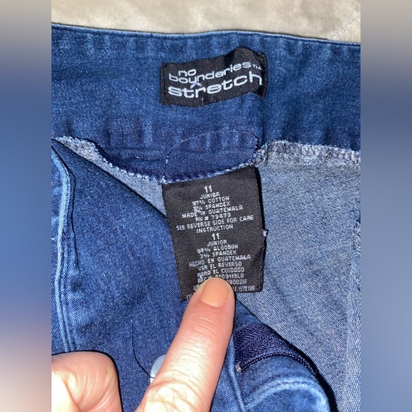 No Boundaries Stretch Capris size 11​ - Picture 3 of 6